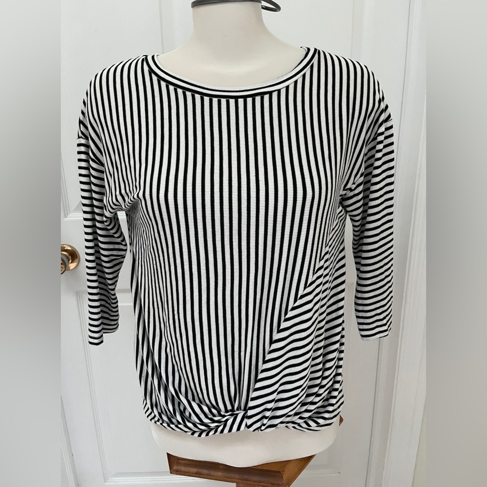 Anthropologie W5 Black/White Striped Front Knot Top Sz Medium